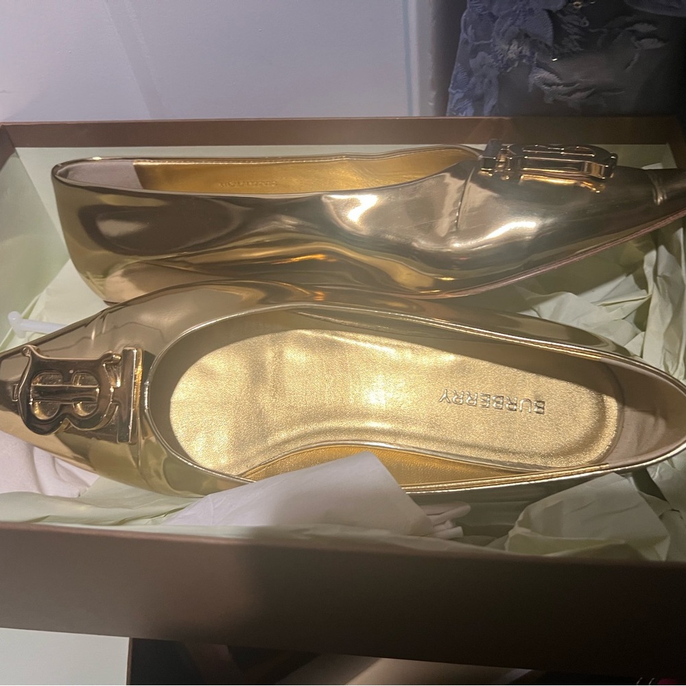 Burberry Gold Flats with pointed Toe and Reflective Finish